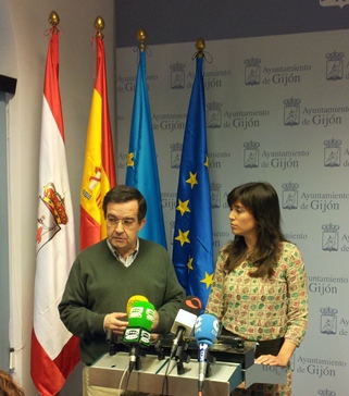 Los concejales Francisco Rodríguez Cubiella y Raquel Vega, en la rueda de prensa.