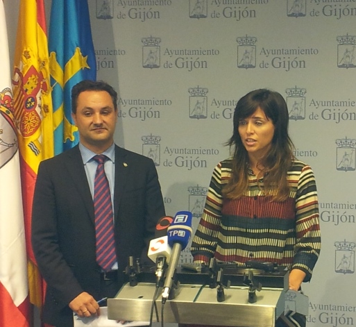 Manuel Pecharromán y Raquel Vega, en la rueda de prensa.