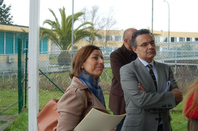 Ángeles Fernández-Ahúja y Conrado Escobar, durante la visita a la UTE de Villabona.