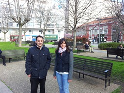 Manuel Pecharromán y Raquel Vega, en la Plaza de Europa.