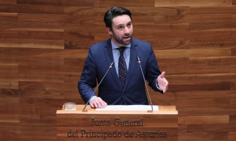 Andrés Ruiz en la Junta General del Principado de Asturias